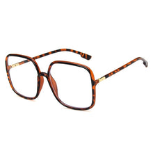 Load image into Gallery viewer, Women&#39;s Oversized Classic Vintage Sunglasses. Plastic Frame. - Sunglass Innovation®
