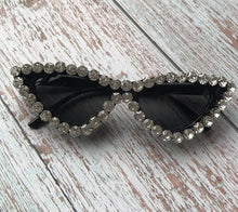 Load image into Gallery viewer, Sunglass Innovation® - Sunglass Innovation
