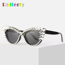 Load image into Gallery viewer, Sunglass Innovation® - Sunglass Innovation
